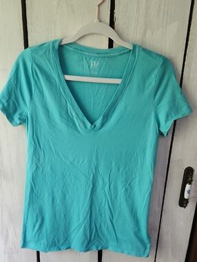 GAP Short-Sleeve V-Neck Tee in Aqua Size Small